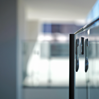 Understanding the Benefits⁣ of Glass Railing ⁢Installation